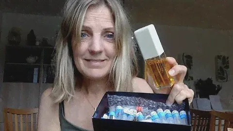Perfume crash diet: At 50 bottles again! Going through vintage fragrances in this video.
