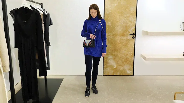 Яркий теплый total-look от Balmain. Готовый образ для комфортных перелетов.